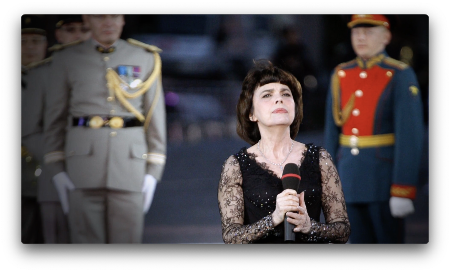 Mireille Mathieu : La Mystérieuse Demoiselle d'Avignon